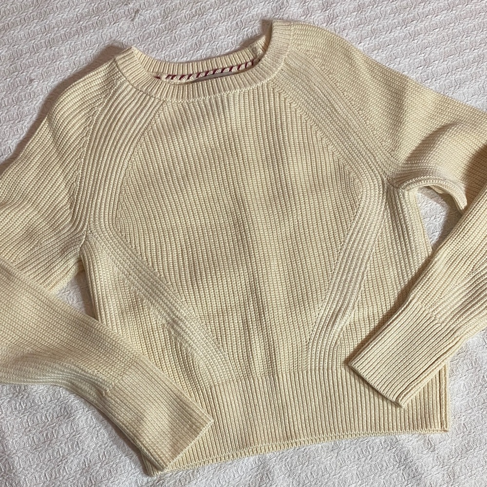 Banana republic med cream cable knit sweater ( fine merino wool & acrylic blend)